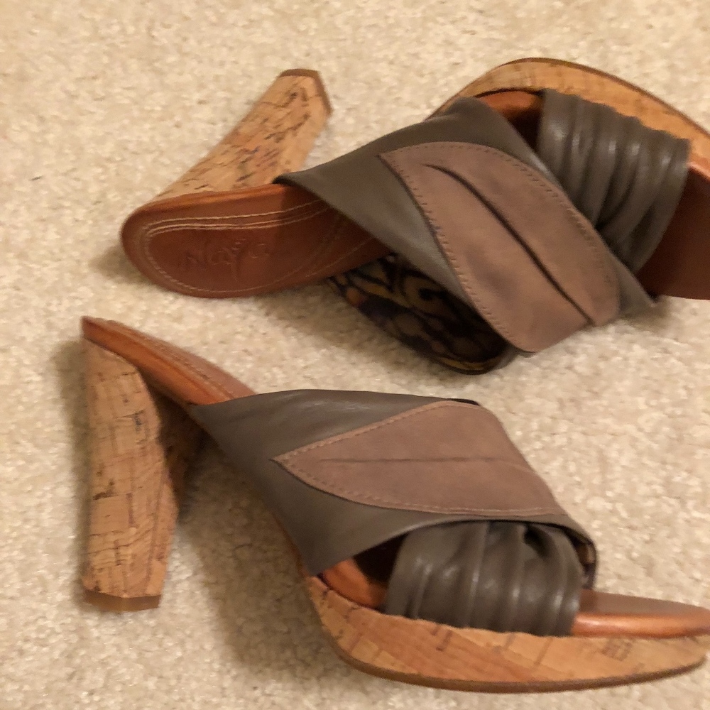 Naya Sandal in taupe 8M NEVER WORN